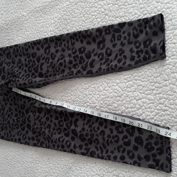 Varley Small Animal Leopard Cheetah Print Leggings - Picture 9 of 15